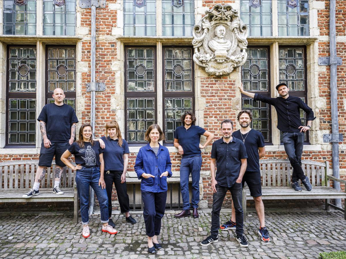 Acht Antwerpse kunstenaars, impressed by Plantin