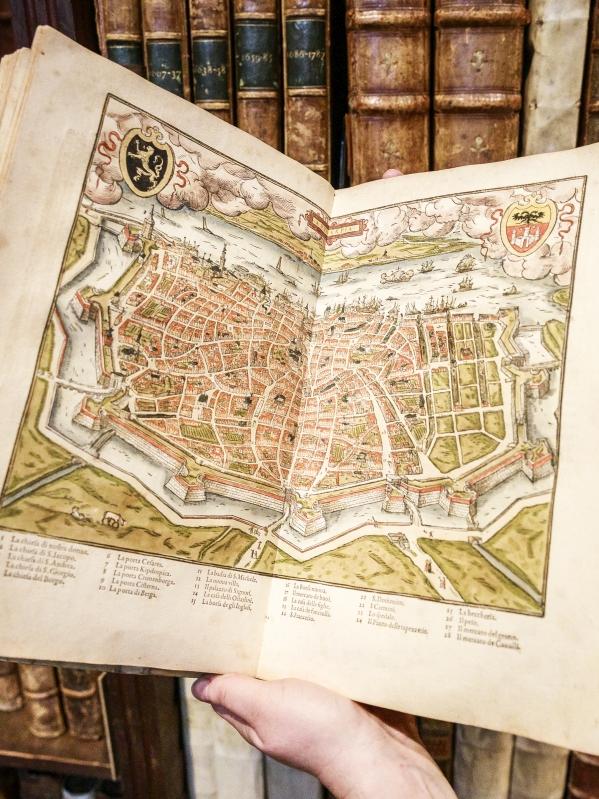  An Italian view of the Netherlands - Lodovico Guicciardini