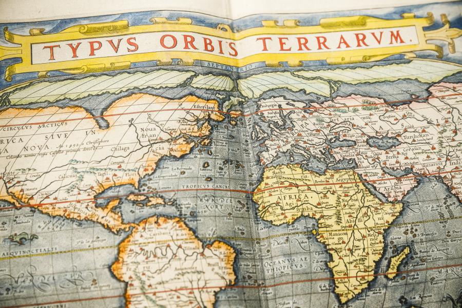  Plantijns verzoeningsgebaar aan het Spaans bewind | De uitgave van de Spaanse versie van de atlas van Abraham Ortelius